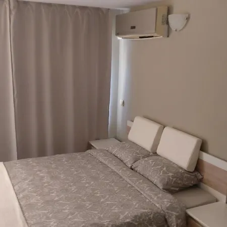 Treti Mart North Apartment Primorsko